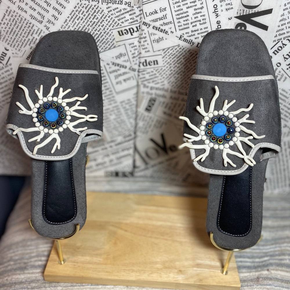 NWOT Gray with Blue & White Sun Design Flat Sandals Size 43